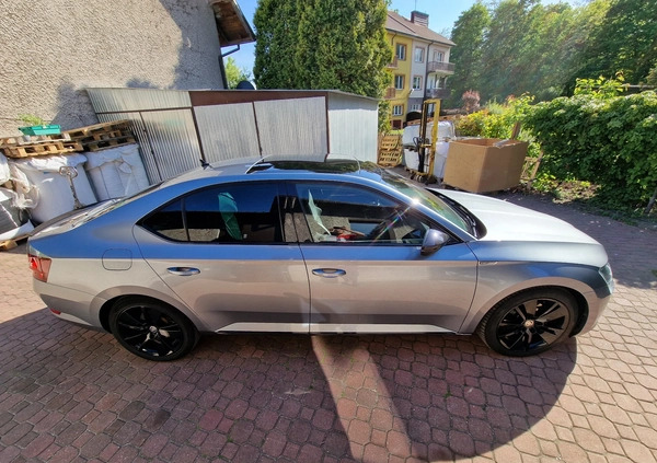 Skoda Superb cena 128000 przebieg: 96400, rok produkcji 2019 z Kobyłka małe 326